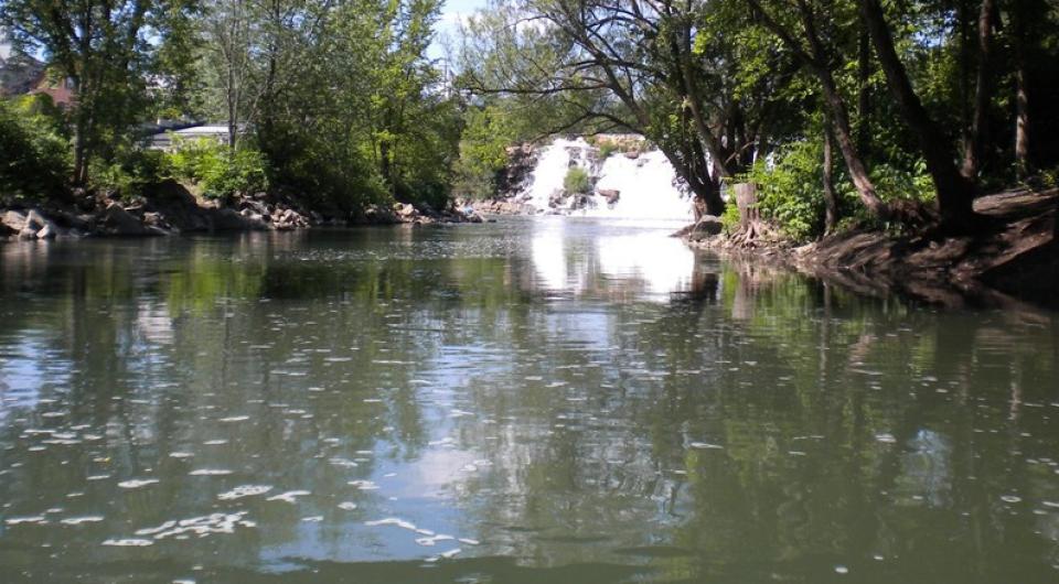 See the falls in the distance.