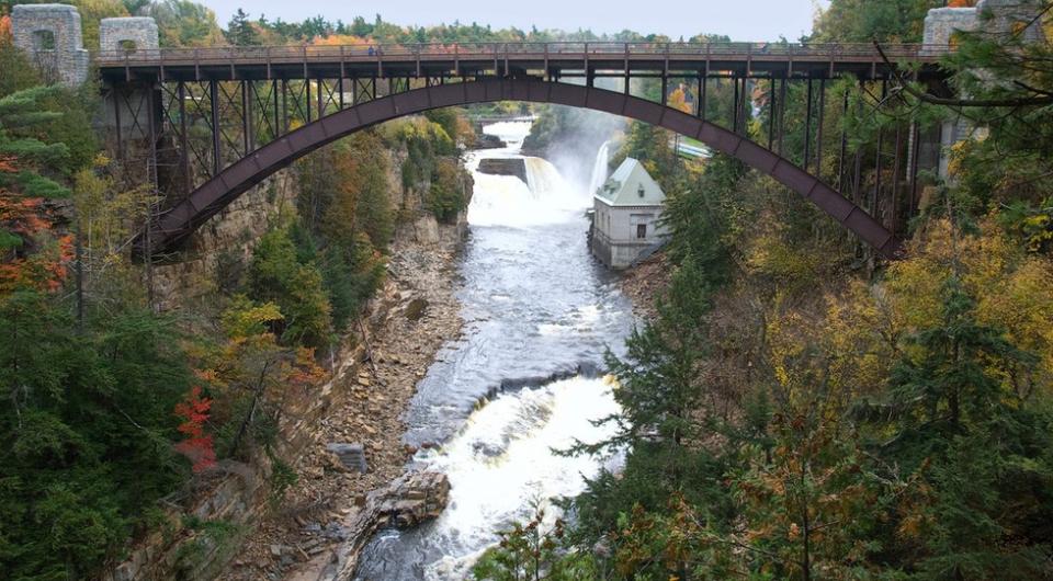 Bridge going over Ausable Chasm