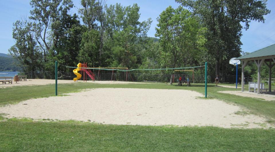 Recreational facilities for picnic&#44; playground&#44; and beach volleyball.