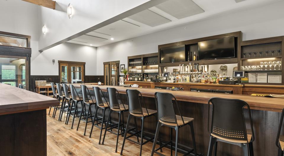 The bar area at Seymours Restaurant 