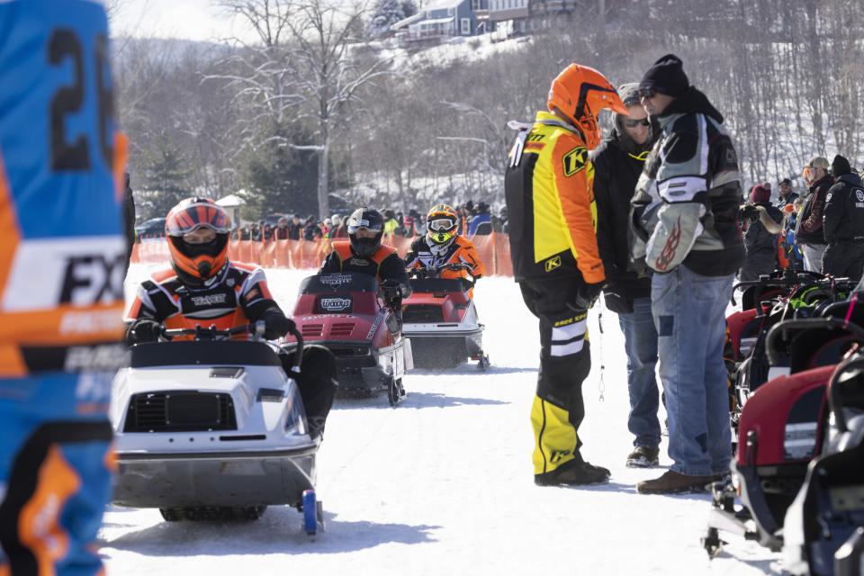 Sleds lining up before the race!